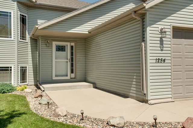 1254 39th Avenue S, Moorhead, MN 56560