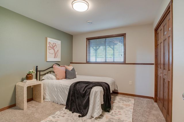 1254 39th Avenue S, Moorhead, MN 56560