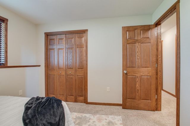 1254 39th Avenue S, Moorhead, MN 56560