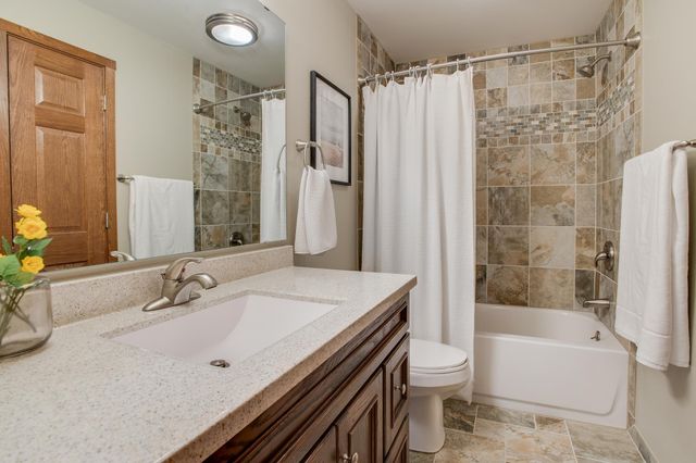 1254 39th Avenue S, Moorhead, MN 56560