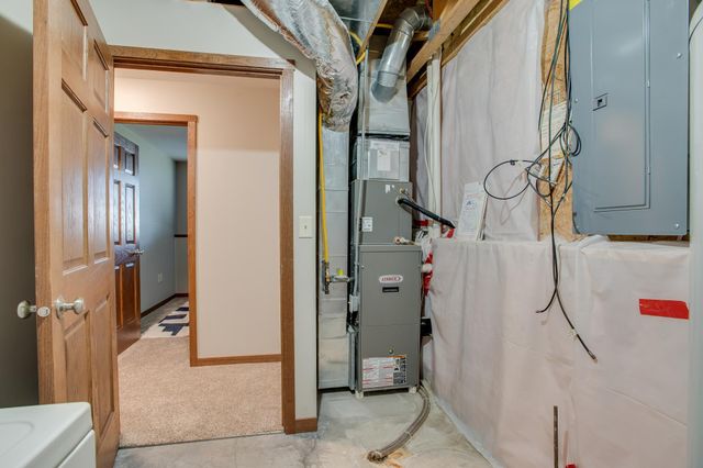 1254 39th Avenue S, Moorhead, MN 56560