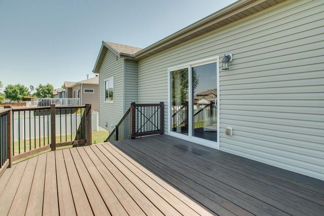 1254 39th Avenue S, Moorhead, MN 56560
