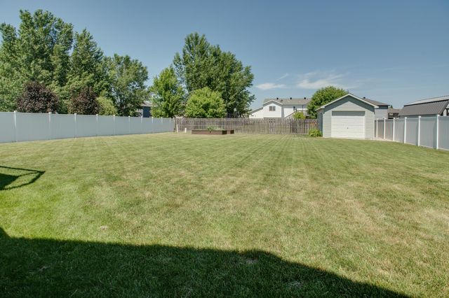 1254 39th Avenue S, Moorhead, MN 56560