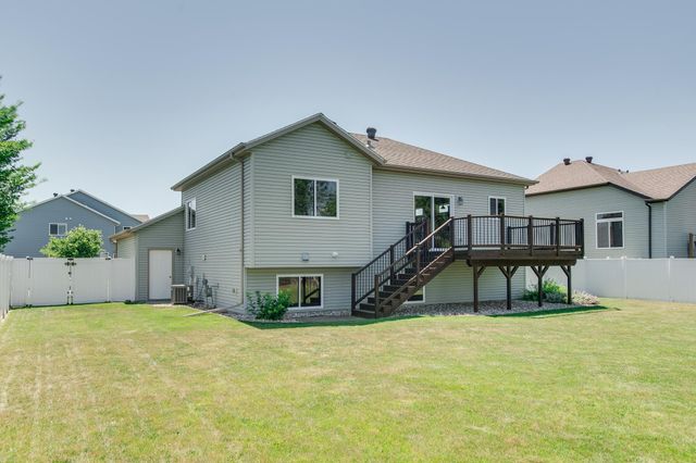 1254 39th Avenue S, Moorhead, MN 56560