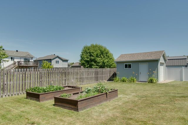 1254 39th Avenue S, Moorhead, MN 56560