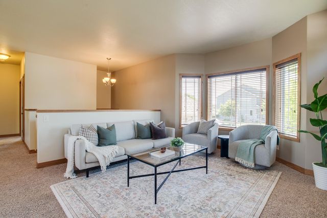 1254 39th Avenue S, Moorhead, MN 56560