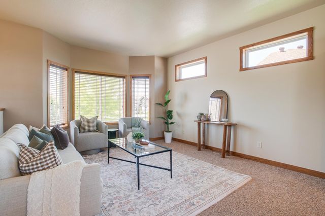 1254 39th Avenue S, Moorhead, MN 56560