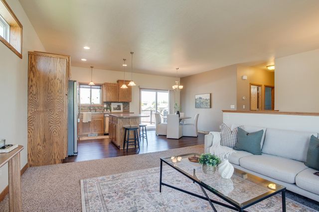 1254 39th Avenue S, Moorhead, MN 56560