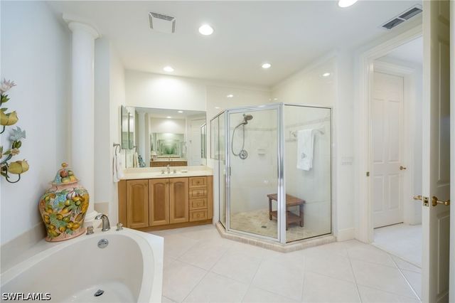 3725 Montreux LN 103, Naples, FL 34114