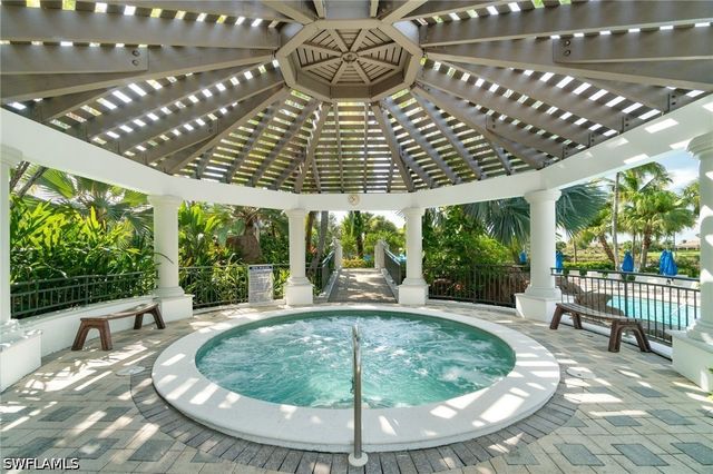 3725 Montreux LN 103, Naples, FL 34114