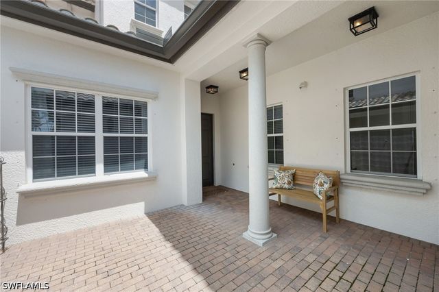 3725 Montreux LN 103, Naples, FL 34114
