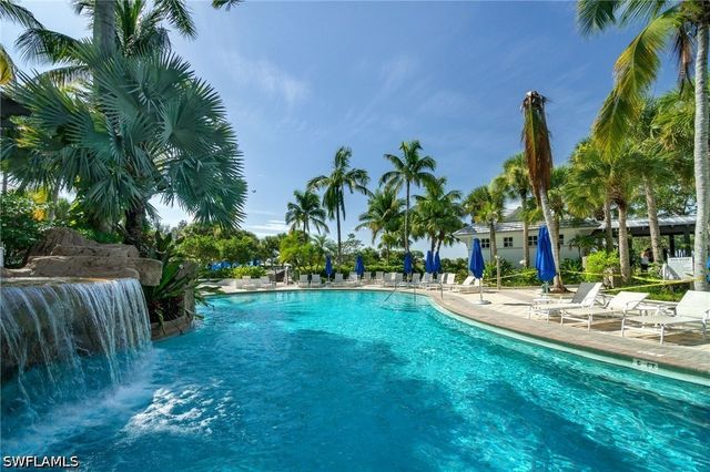 3725 Montreux LN 103, Naples, FL 34114