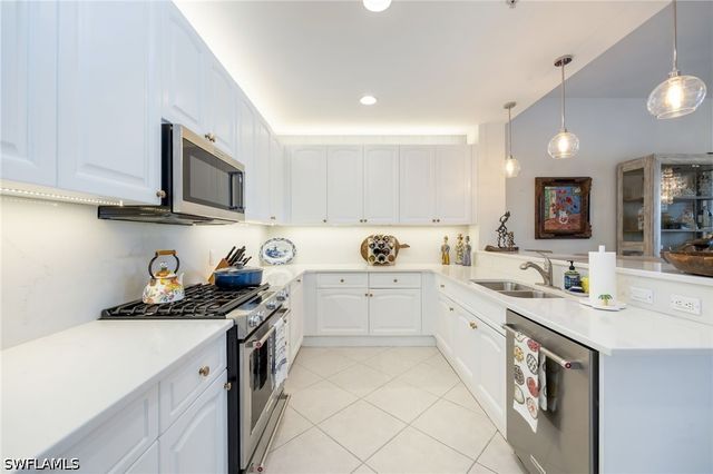 3725 Montreux LN 103, Naples, FL 34114