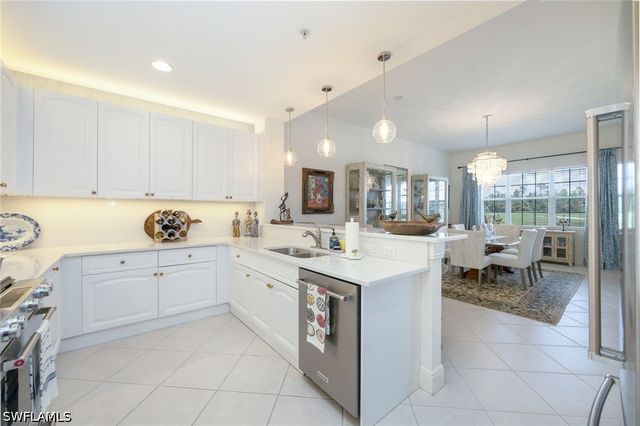 3725 Montreux LN 103, Naples, FL 34114