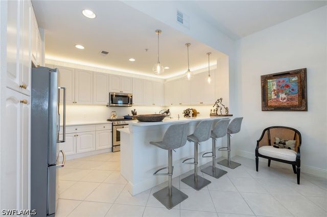 3725 Montreux LN 103, Naples, FL 34114