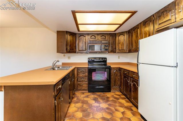 24 Woodbridge Drive, Colorado Springs, CO 80906