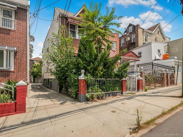 865 E 215th Street, Bronx, NY 10467