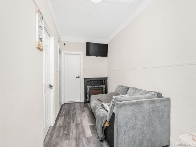 865 E 215th Street, Bronx, NY 10467