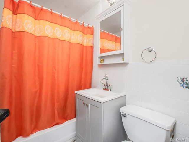 865 E 215th Street, Bronx, NY 10467