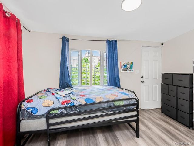 865 E 215th Street, Bronx, NY 10467