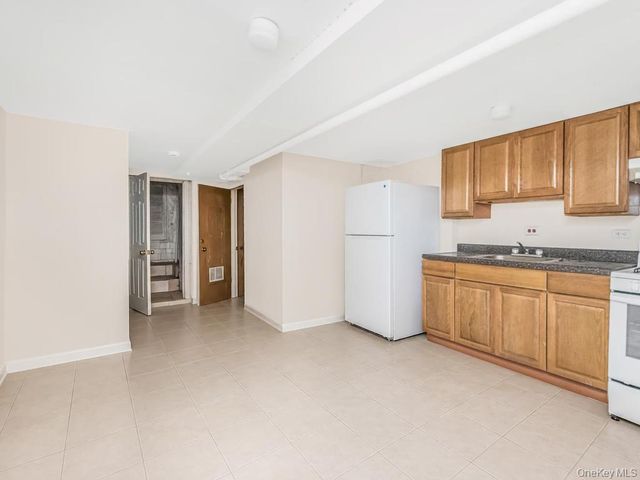 865 E 215th Street, Bronx, NY 10467