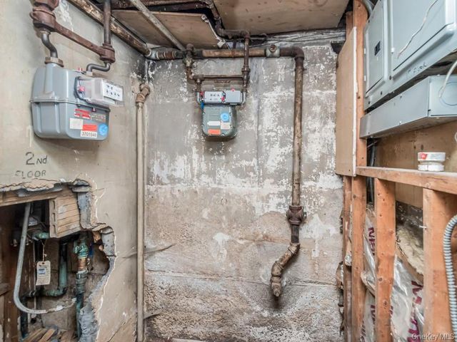 865 E 215th Street, Bronx, NY 10467