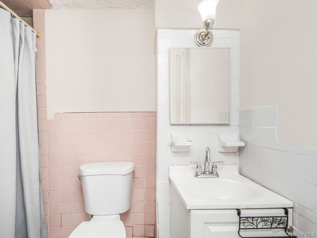 865 E 215th Street, Bronx, NY 10467