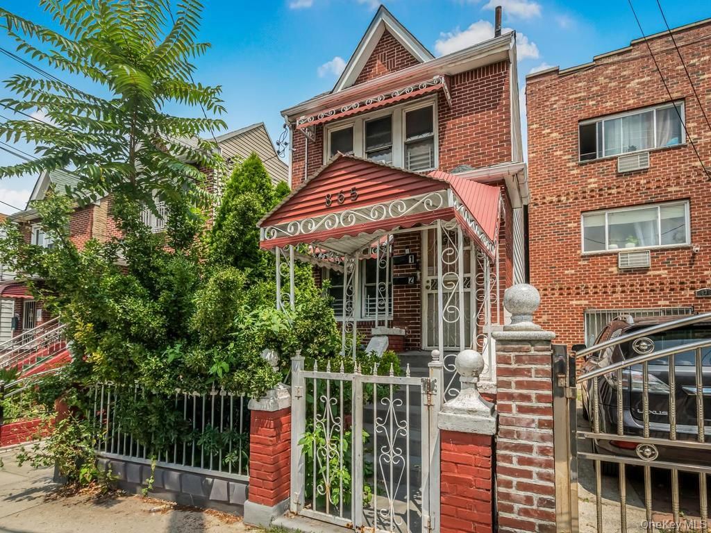 865 E 215th Street, Bronx, NY 10467