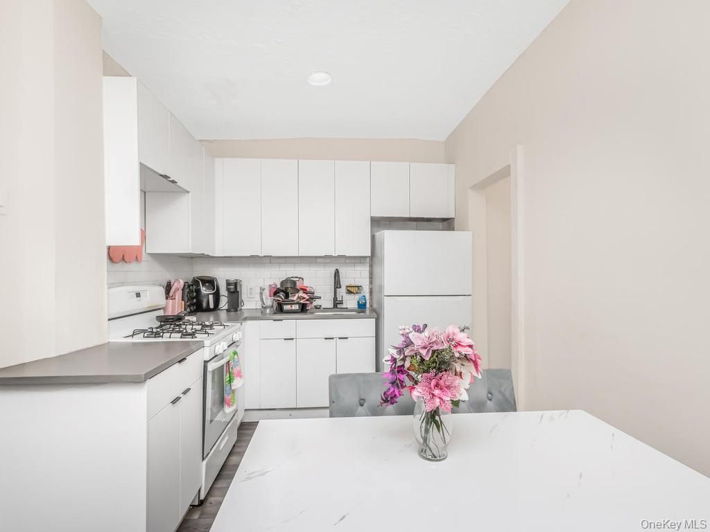 865 E 215th Street, Bronx, NY 10467 — photo 3