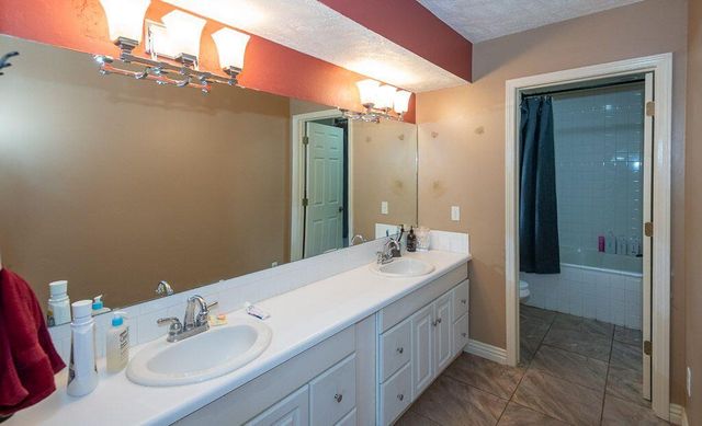 1987 W Arlington Street, Springfield, MO 65810