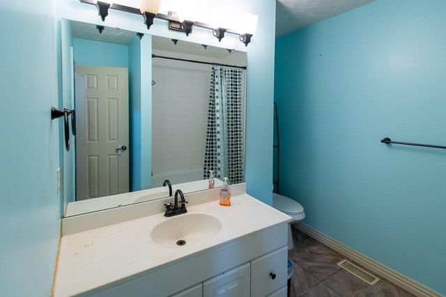 1987 W Arlington Street, Springfield, MO 65810