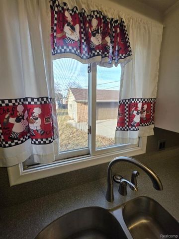 32620 Maplewood Street, Garden City, MI 48135