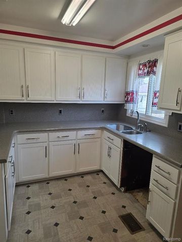 32620 Maplewood Street, Garden City, MI 48135