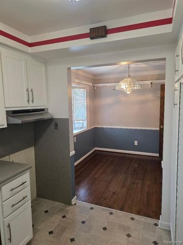 32620 Maplewood Street, Garden City, MI 48135