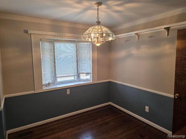 32620 Maplewood Street, Garden City, MI 48135