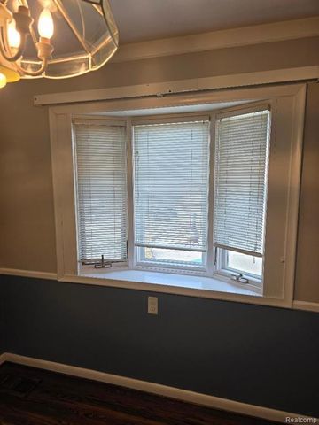 32620 Maplewood Street, Garden City, MI 48135