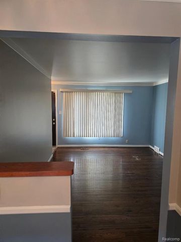 32620 Maplewood Street, Garden City, MI 48135