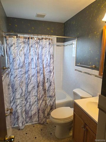 32620 Maplewood Street, Garden City, MI 48135