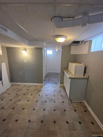 32620 Maplewood Street, Garden City, MI 48135