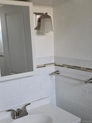 32620 Maplewood Street, Garden City, MI 48135