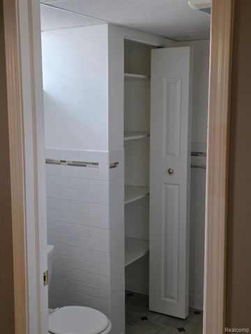 32620 Maplewood Street, Garden City, MI 48135