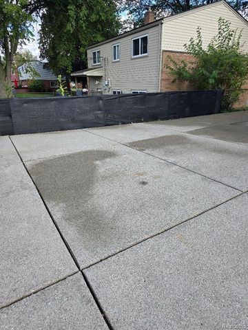 32620 Maplewood Street, Garden City, MI 48135