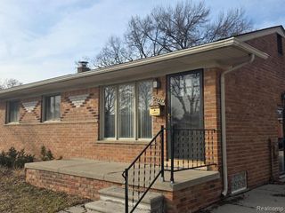 32620 Maplewood Street, Garden City, MI 48135