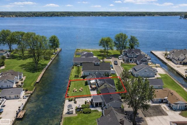 114 Interlochen Drive, Algonac, MI 48001