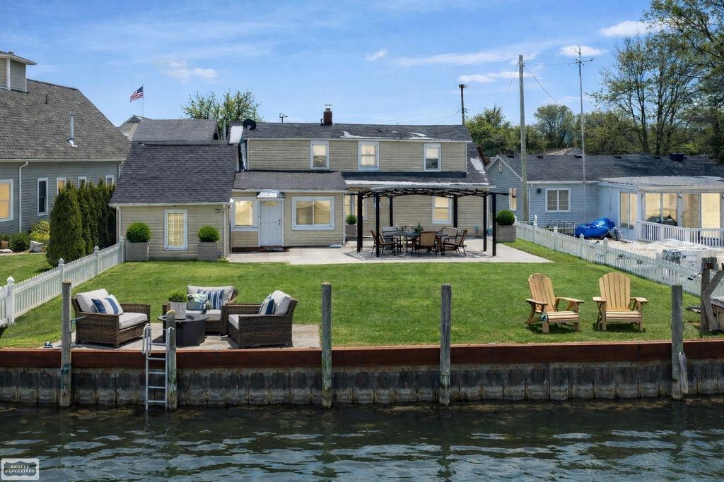 114 Interlochen Drive, Algonac, MI 48001