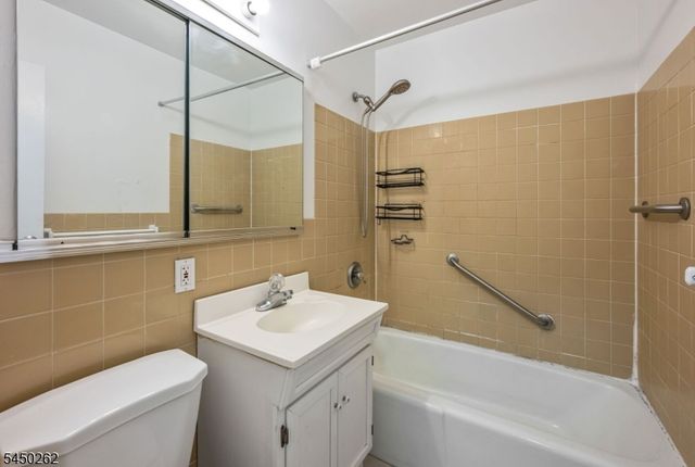 44 S Main St 6J, Lodi Boro, NJ 07644