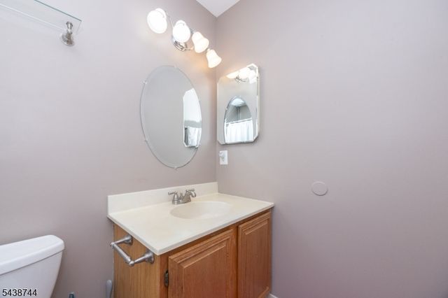 13 Betty Ct, Lebanon Boro, NJ 08833