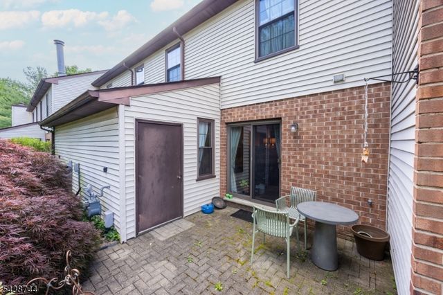 13 Betty Ct, Lebanon Boro, NJ 08833