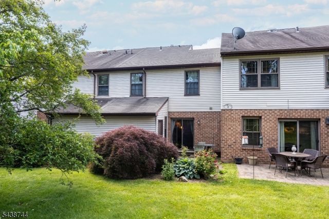 13 Betty Ct, Lebanon Boro, NJ 08833