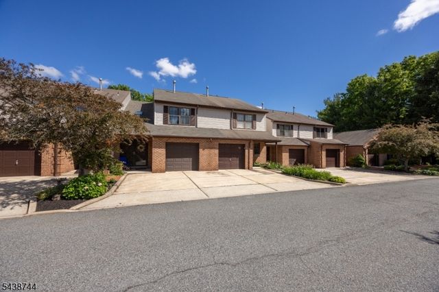 13 Betty Ct, Lebanon Boro, NJ 08833